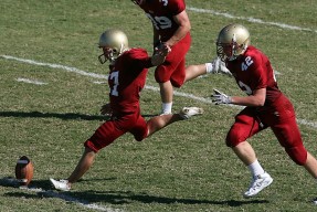 开云体育在线登入-LOL赛场英雄操作精彩纷呈，lol比赛精彩操作集锦