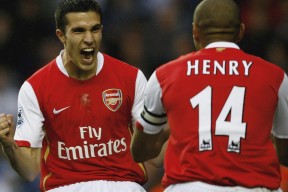 开云官网APP下载-LOL赛季英雄操作精彩瞬间，英雄联盟比赛经典操作