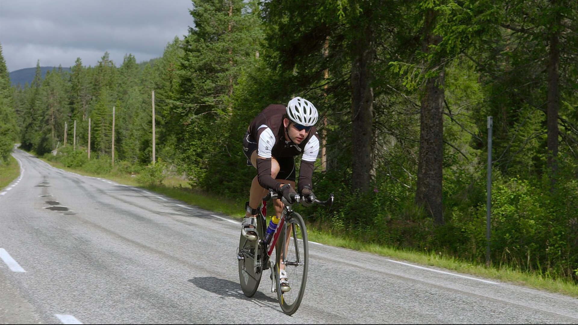 巴萨防线混乱,布鲁日3-3战平,弗里克急需改进防守,欧冠布鲁日vs巴黎